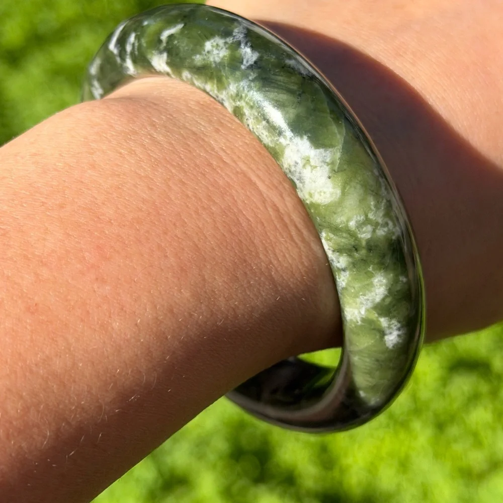 60.5mm‎ inner diameter green xiuyu jade bangle 0988